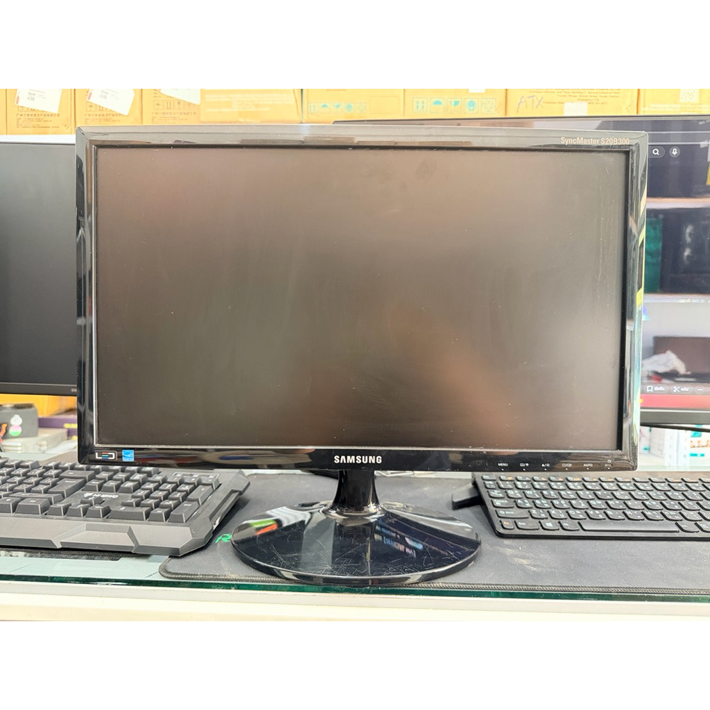 จอ คอม led samsung 20 s20b300  ใช้ปกติ จอสวย  เชื่อมต่อ vga dvi