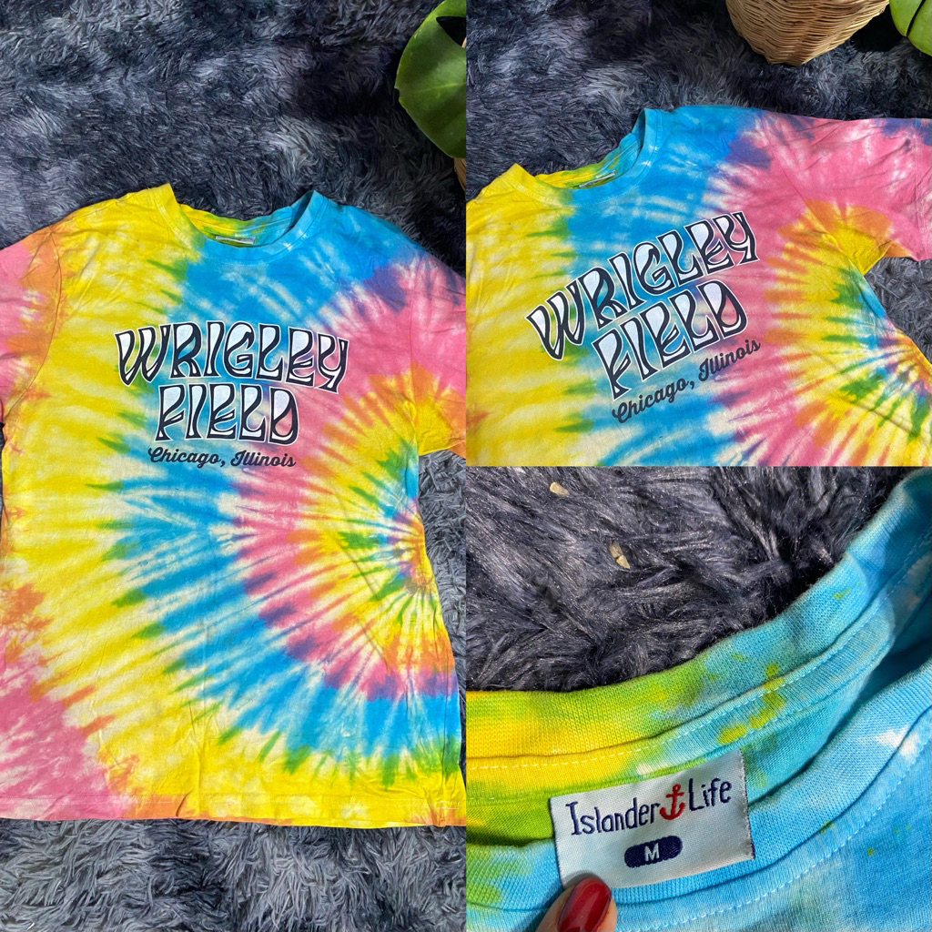 เสื้อยืดมัดย้อม Wrigley Field Chicago Tie-Dye ⚡️❤️‍🔥