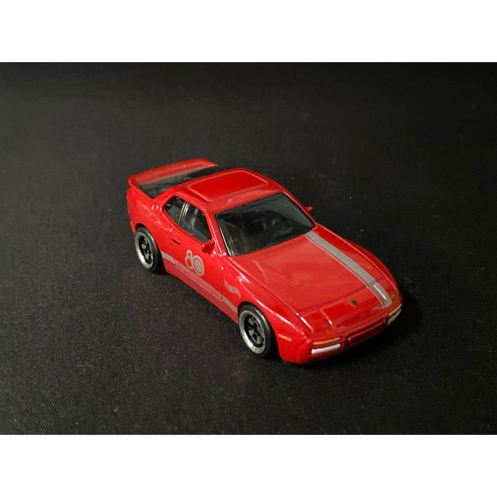 Hotwheels  Porsche 944 Turbo ขนาด 1:64  นอกแพ็คเกจ สภาพดี