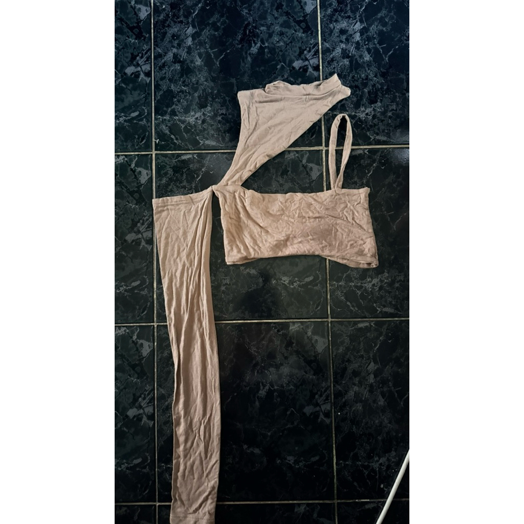 Atipa คอลเก่า เสื้อเกาะอกแต่งแขน แต่งสายเดียว ฟรีไซส์อกถึง36