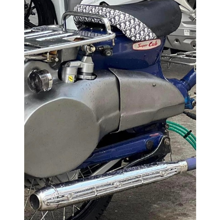 แผงกันร้อนท่อไอเสีย ตระแกรงกันร้อน ใส่รถคลาสสิคทุกรุ่น(ต้องเชื่อมรูน็อตขึ้นมาใหม่)ขนาดความยาว57ซม.ผลิตจากเหล็กหนาชุบคอมเ