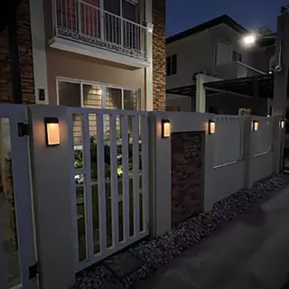 【พร้อมส่งจ้า】Led ไฟโซล่าเซลล์ ไฟหน้าบ้าน โคมไฟติดผนัง ไฟเซ็นเซอร์ โคมไฟแต่งสวนหลอดใช้พลังงานแสงอาทิตย์ ไฟตกแต่งรั้วลาน