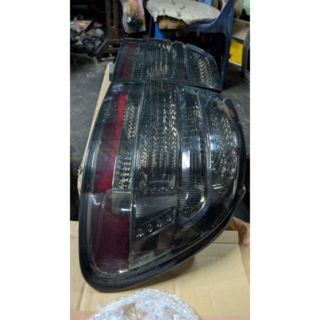 ไฟท้าย Porsche Cayenne 955 Smoke LED มือสอง ญี่ปุ่น