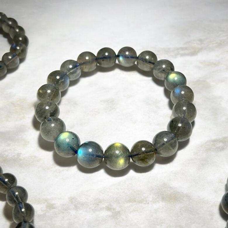 สร้อยข้อมือหิน ลาบราดอไลต์ (Labradorite)"หินแห่งพ่อมด"