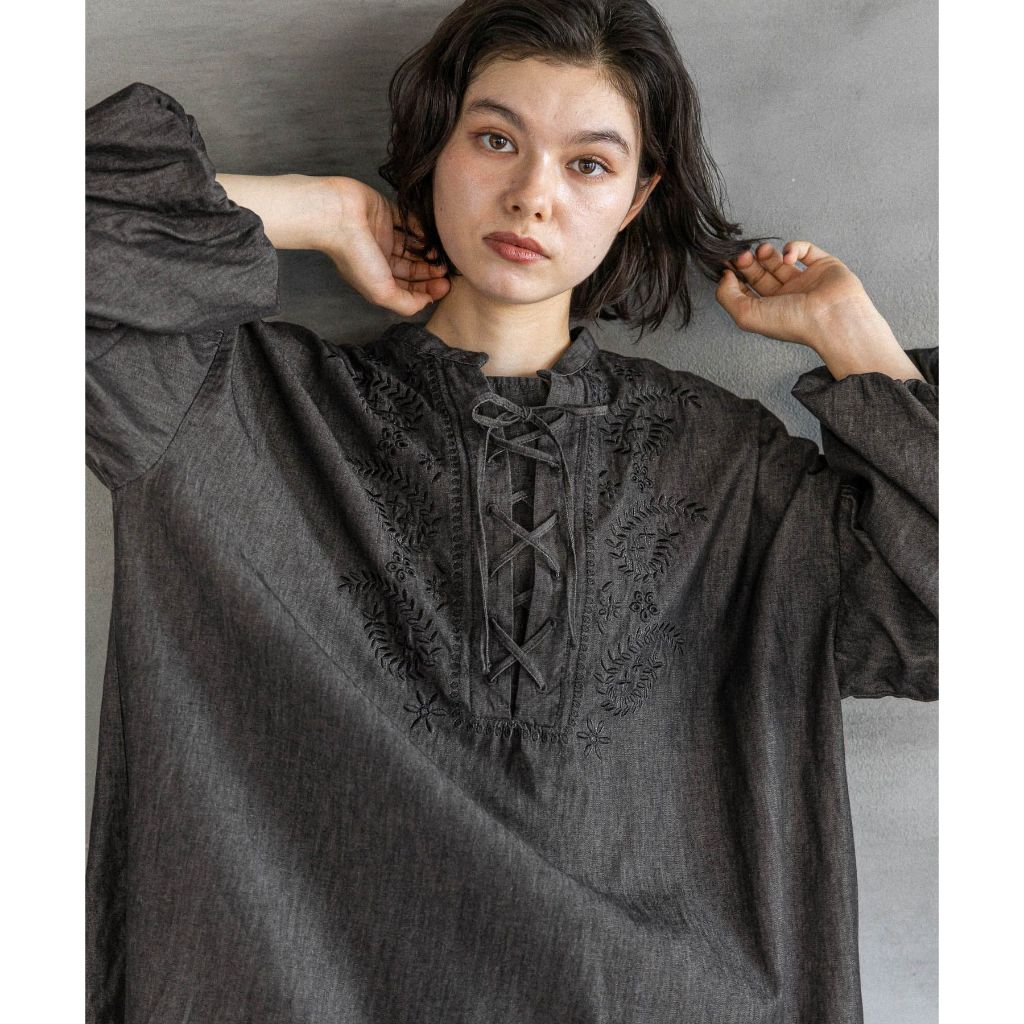 niko and ... เสื้อเบลาส์ ทรงหลวม Denim lace-up blouse