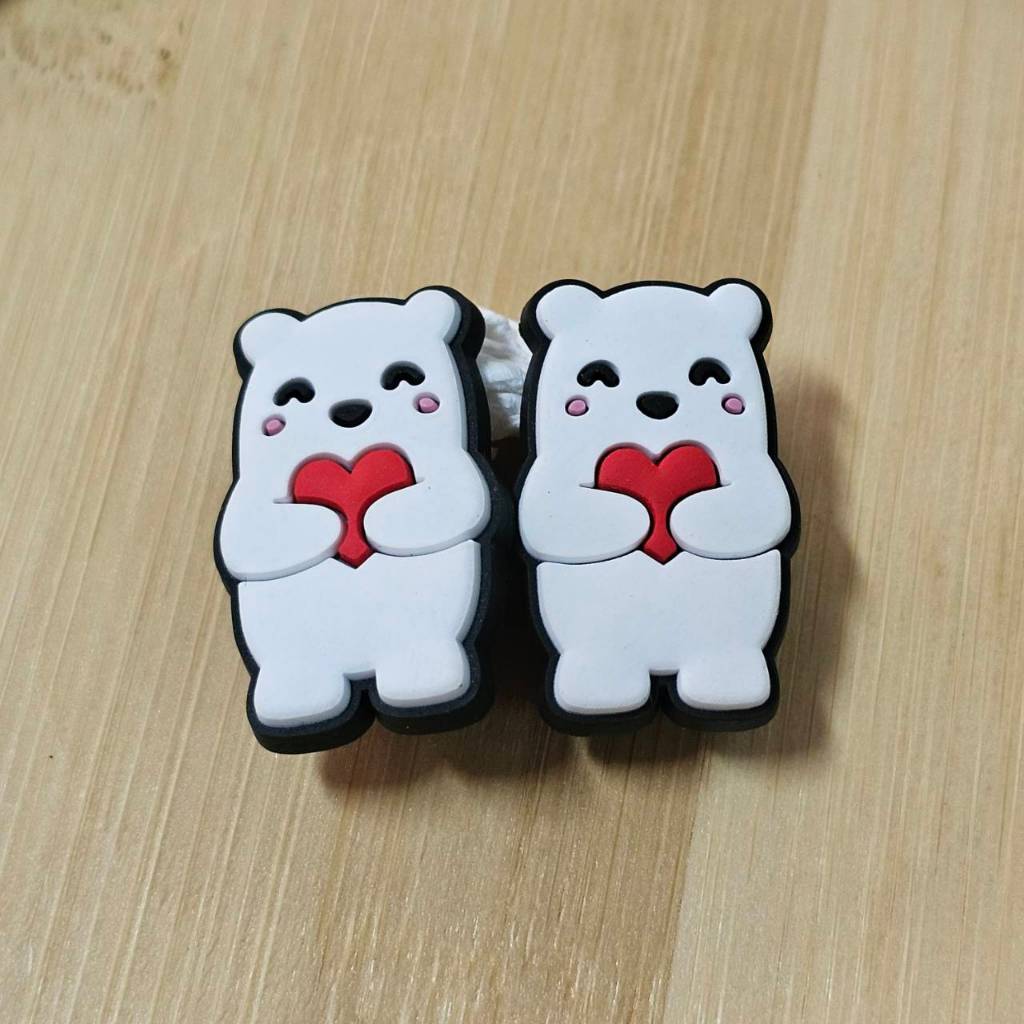 JibbitZ ตัวติดการ์ตูนหมีขาว เป็นยางพร้อมติดหมุดดำ ( 1 ชุด 2 ตัว )