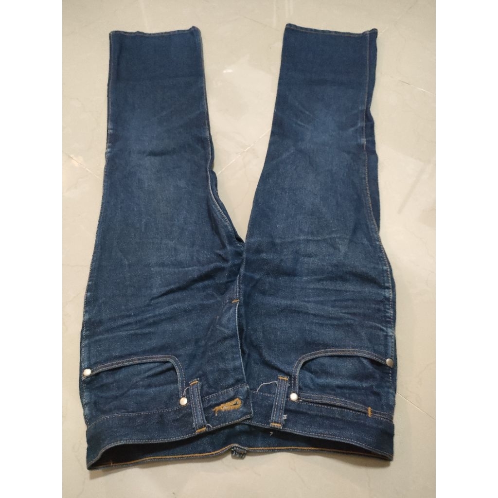 กางเกงยีนส์ Wrangler มือสอง
