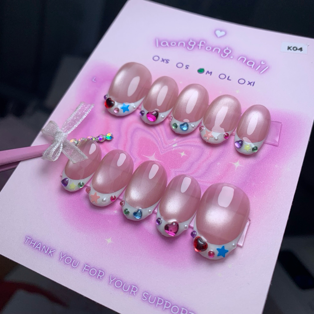 𝓵𝓪𝓸𝓷𝓰𝓯𝓸𝓷𝓰.𝓷𝓪𝓲𝓵 เล็บปลอมสำเร็จรูป 𐐪◡̎ สีลูกแก้วชมพูตุ่น ปลายขาว🌧️ 𝐊𝟎𝟒 (แบบทรงอัลม่อนสั้น)♔เปลี่ยนสี เปลี่ยนทรงเล็บได้