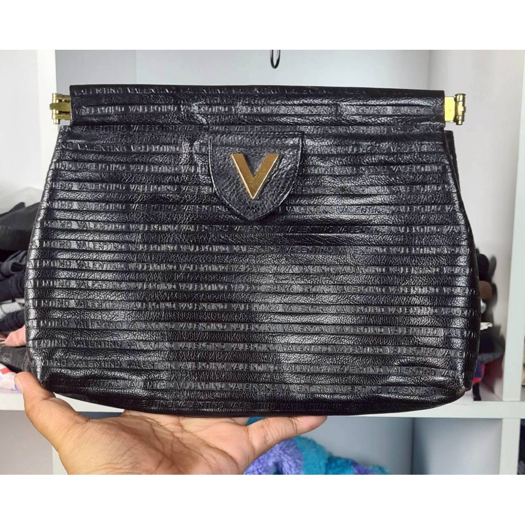 กระเป๋าถือ Valentino