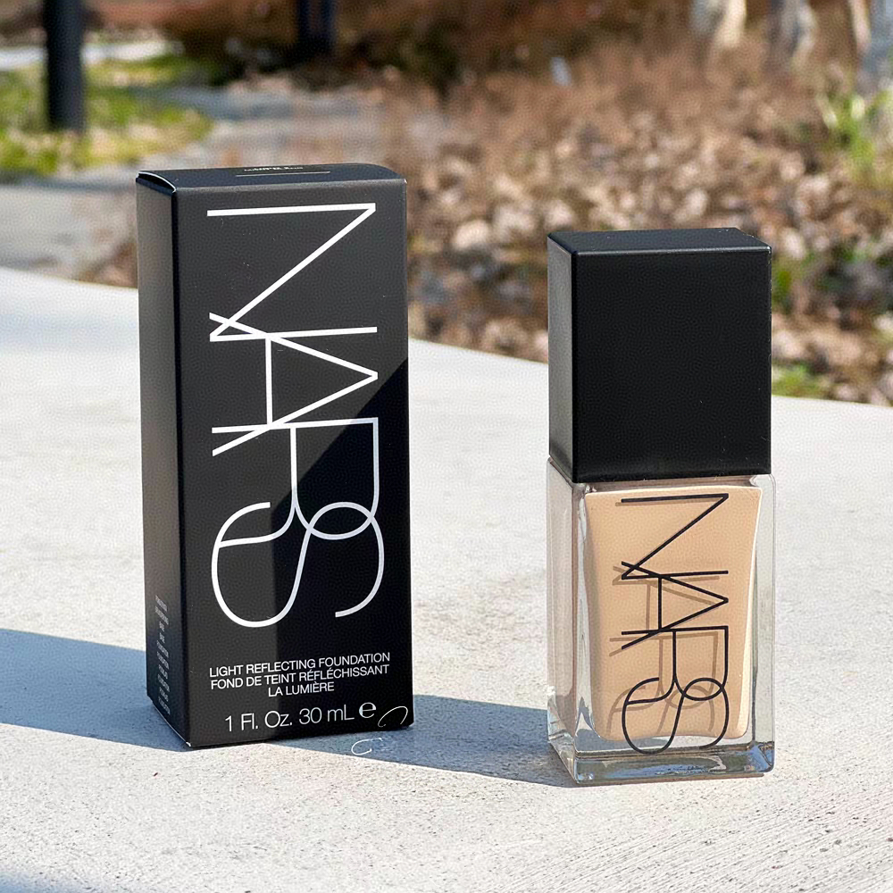NARS Light Reflecting Foundation 30ML รองพื้นงานผิว เนื้อบางเบา ปกปิดเรียบเนียน ผิวโกลว์ ติดทนนาน