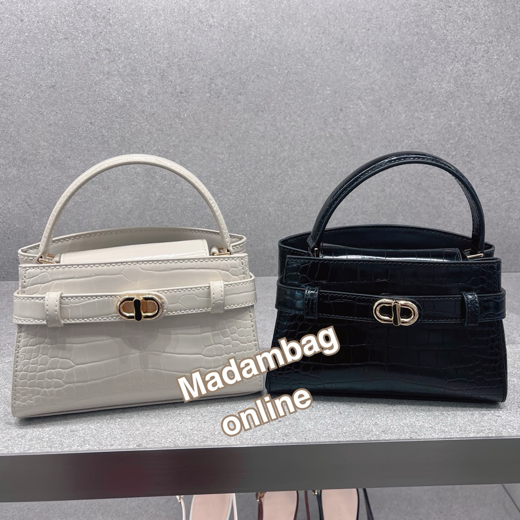 𝗖𝗛𝗔𝗥𝗟𝗘𝗦 & 𝗞𝗘𝗜𝗧𝗛 Aubrielle Belted Bag กระเป๋าถือ มีสายสะพายยาว
