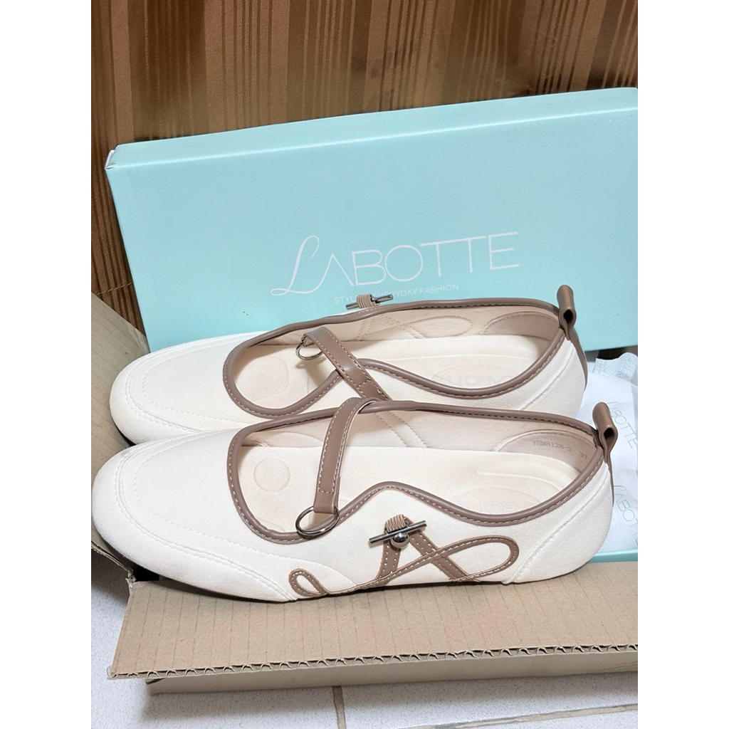 รองเท้าแมรี่เจน สนิกเก้อ  Labotte.bkk