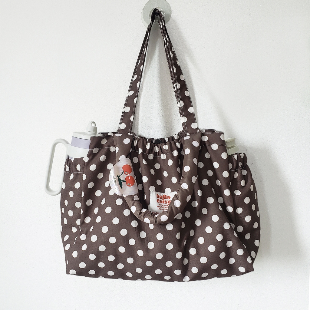 [พร้อมส่ง] Hello Daisy- Pumpkin bag - size XL พื้นสีน้ำตาลจุดครีม ลาย polka dot