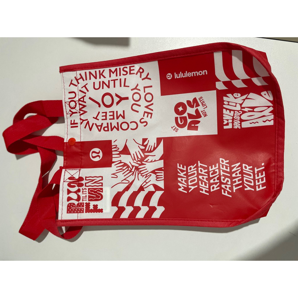 ถุงกระดาษ แบรนด์ chanel / lululemon / alo/  Marithe Franscoi