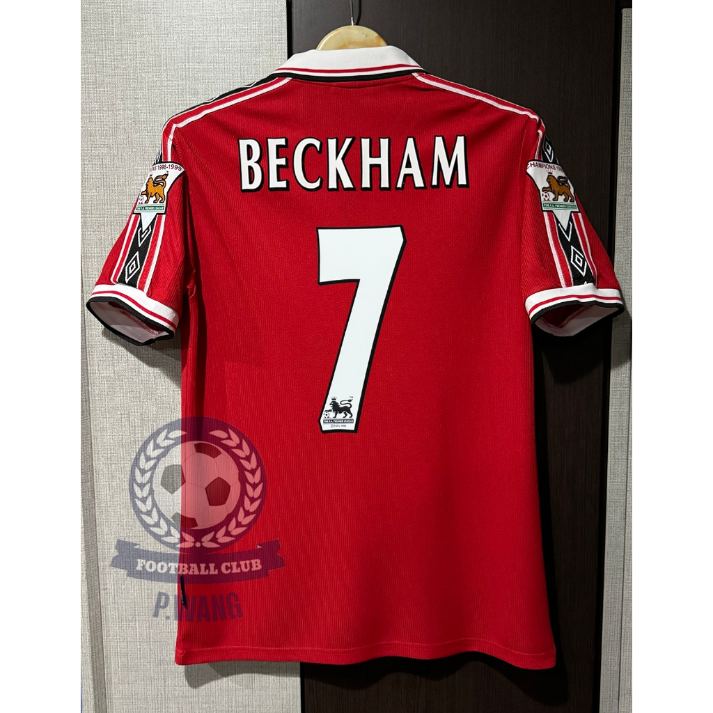 New!! เสื้อฟุตบอลย้อนยุค ( RETRO ) เรดเดวิล Home ชุดเหย้า คอซิป ปี 1998/1999 ฟลูออฟชั่น ชื่อเบอร์พร้อมอาร์ม EPL