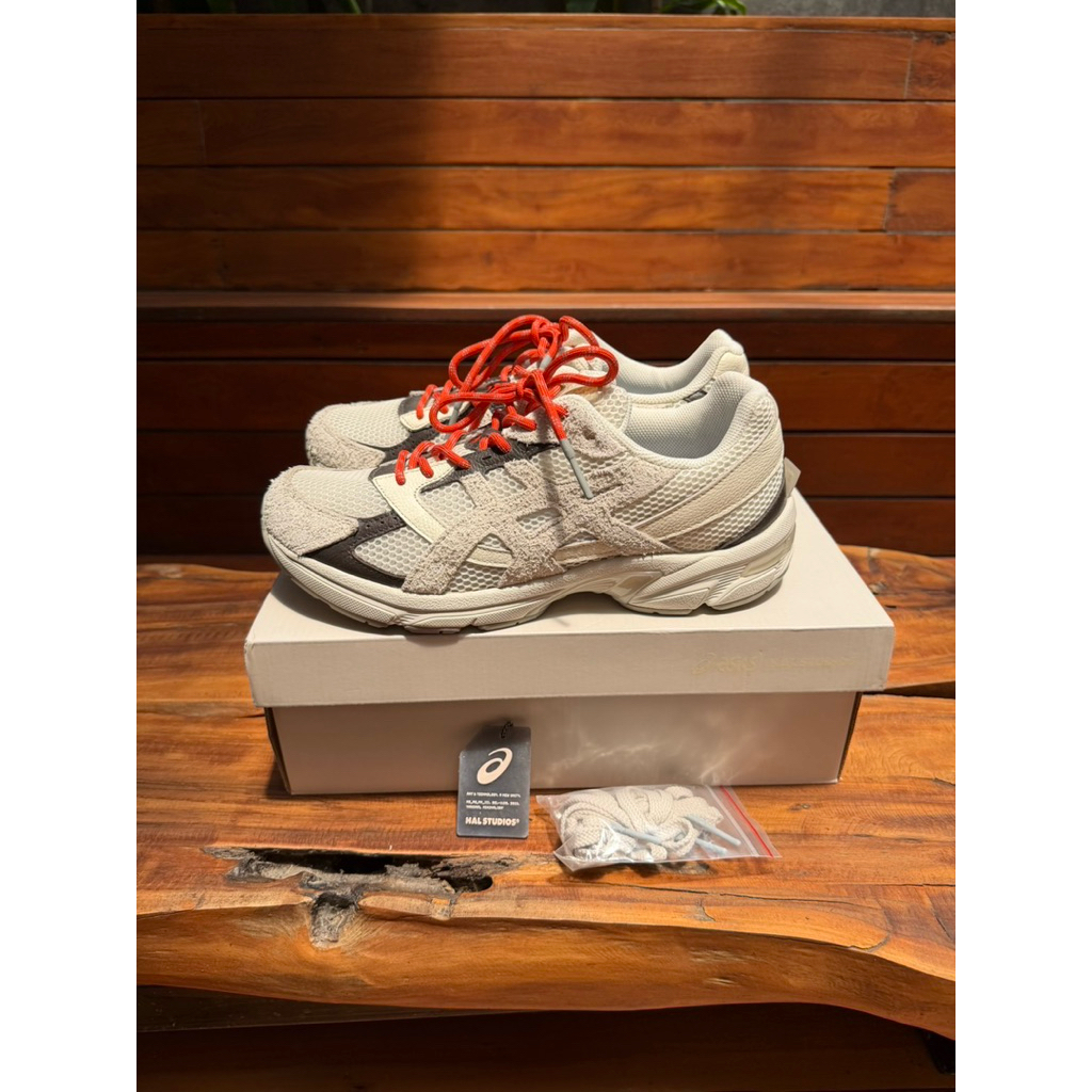Asics gel 1130 Hal studios size 9.5us สภาพใหม่มากครับ
