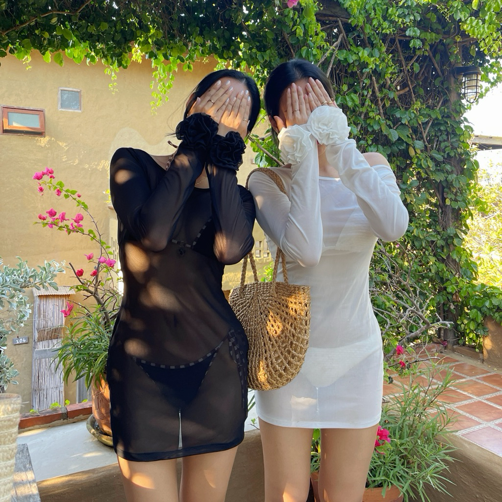 Rosen dress (เฉพาะเดรสซีทรูด้านนอกไม่รวมBikiniด้านในนะคะ) ปักดอกไม้ตรงปลายแขนเพิ่มความหวานเซ็กซี่ขี้เล่นน่ารัก