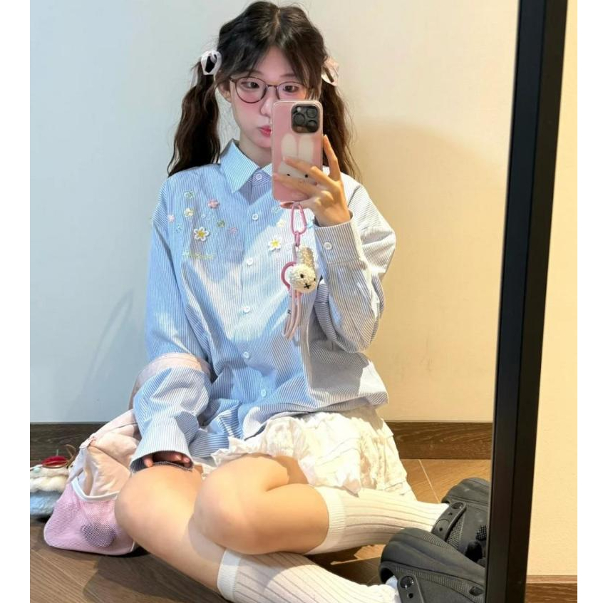 เสื้อเชิ้ตแขนยาวผู้หญิง ปักลายดอกไม้และลายทาง ทรงหลวม สวมใส่ลำลอง