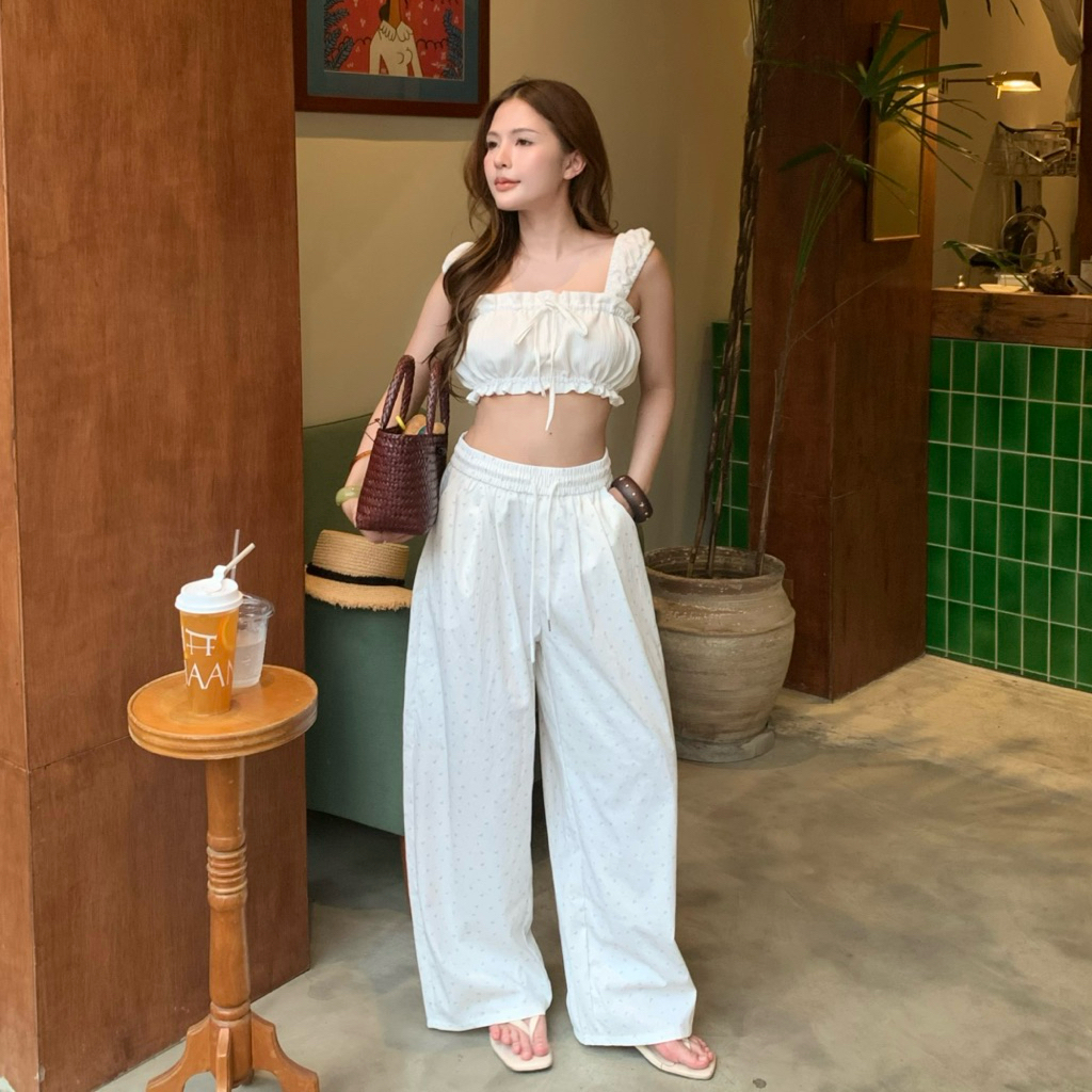 𝐄𝐧𝐣𝐨𝐲 𝐟𝐥𝐨𝐰𝐞𝐫 𝐬𝐞𝐭🌼🎀 (𝟱𝟵𝟬.-/𝘀𝗲𝘁) ชุดเซตเสื้อครอปสาลูสายเดี่ยว + กางเกง cotton ผ้านิ่มแต่งลายดอกไม้