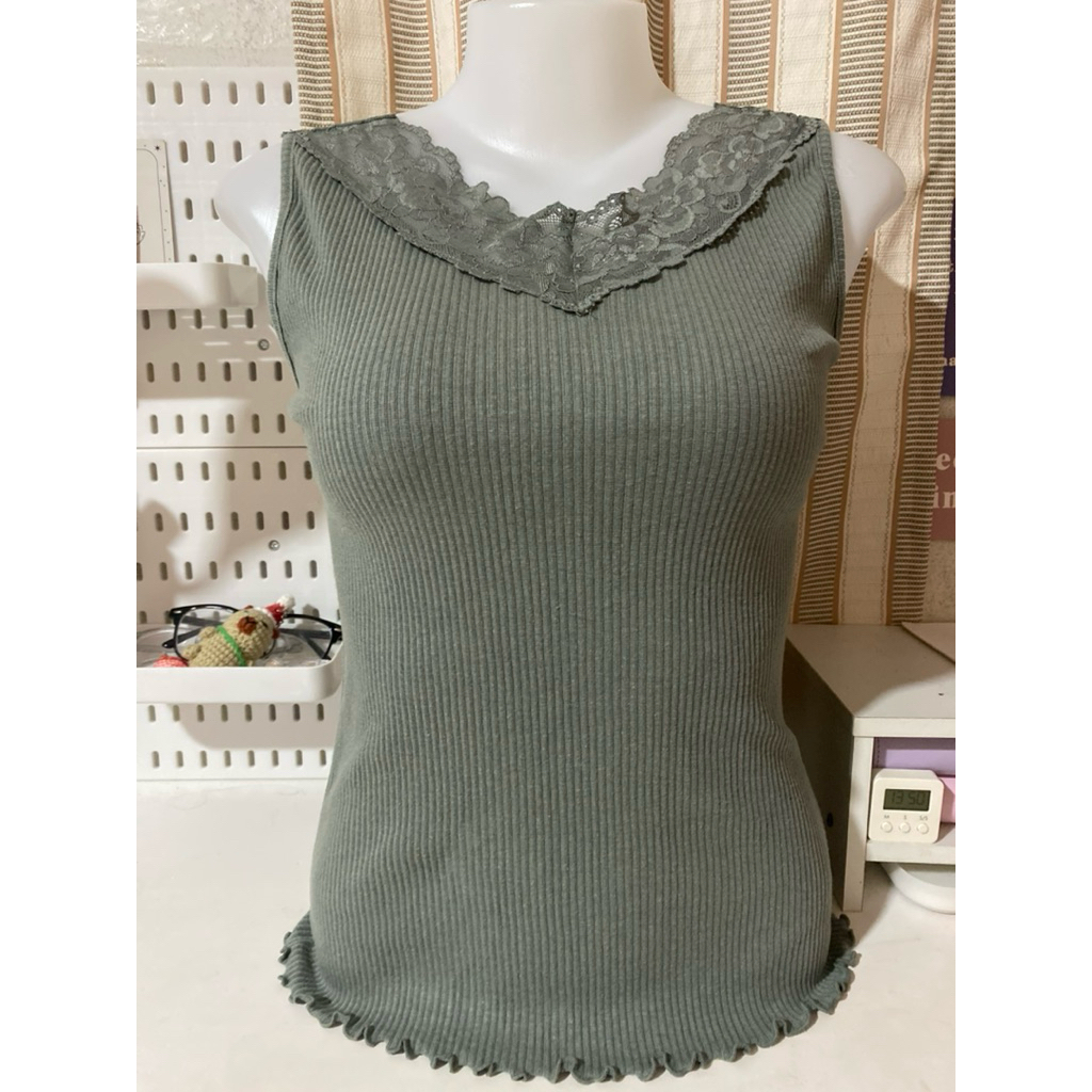 เสื้อกล้ามผ้าร่องลูกไม้axes femme ใส่ปาดไหล่ได้ งานญี่ปุ่น