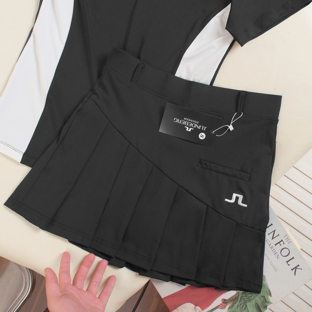 พร้อมส่ง! ชุดตีกอล์ฟผู้หญิง เสือแขนสั้น กระโปรงมีซับในขาสั้น ซื้อครั้งเดียวได้ทั้งชุด (เสื้อ+กระโปรง) ราคา ถูกที่สุด ดีลบีเคเค แกลเลอรีภาพที่ 7
