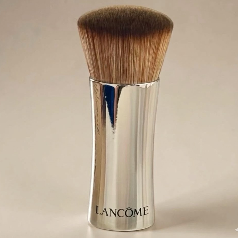 แปรงแต่งหน้า Absolue The Micro-Glow Kabuki