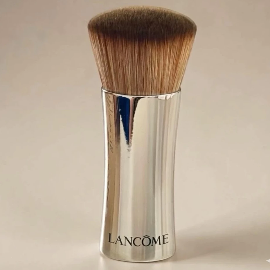 แปรงแต่งหน้า Absolue The Micro-Glow Kabuki
