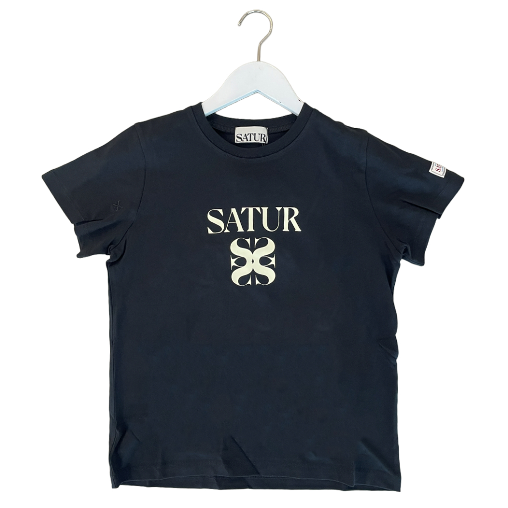 [ของแท้💯พร้อมส่ง] SATUR เสื้อยืดรุ่น Classic Logo T-Shirt Black