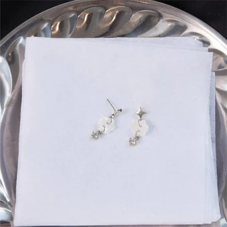 earika.earrings - Petal Glint Drop ต่างหูวิ้งค์ห้อยกระดุมดอกไม้ วัสดุสแตนเลส (stainless steel) เหมาะสำหรับคนแพ้ง่าย