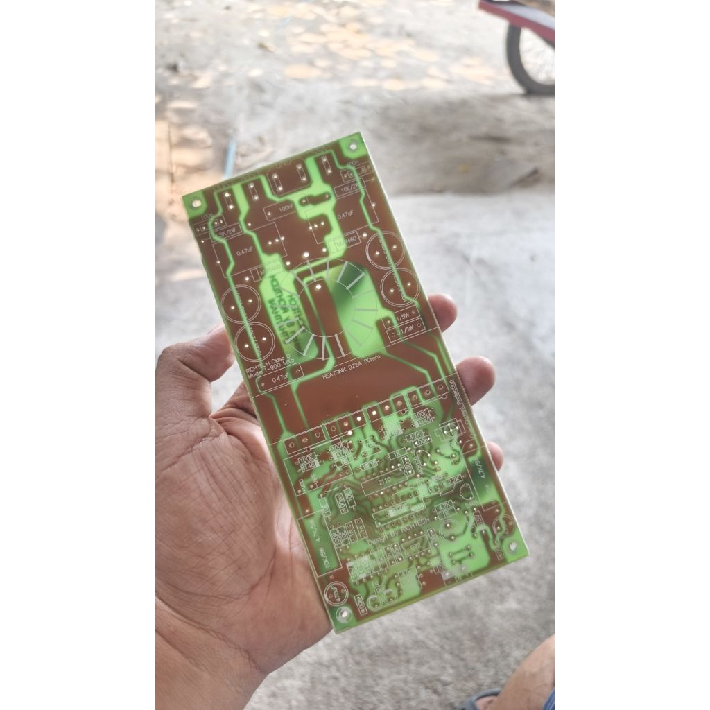 pcb คราสดี ไบอัสใน มีระบบ ซอตตัด สำหรับท่านที่มองหาpcbมาฝึกทำ pcb FR4