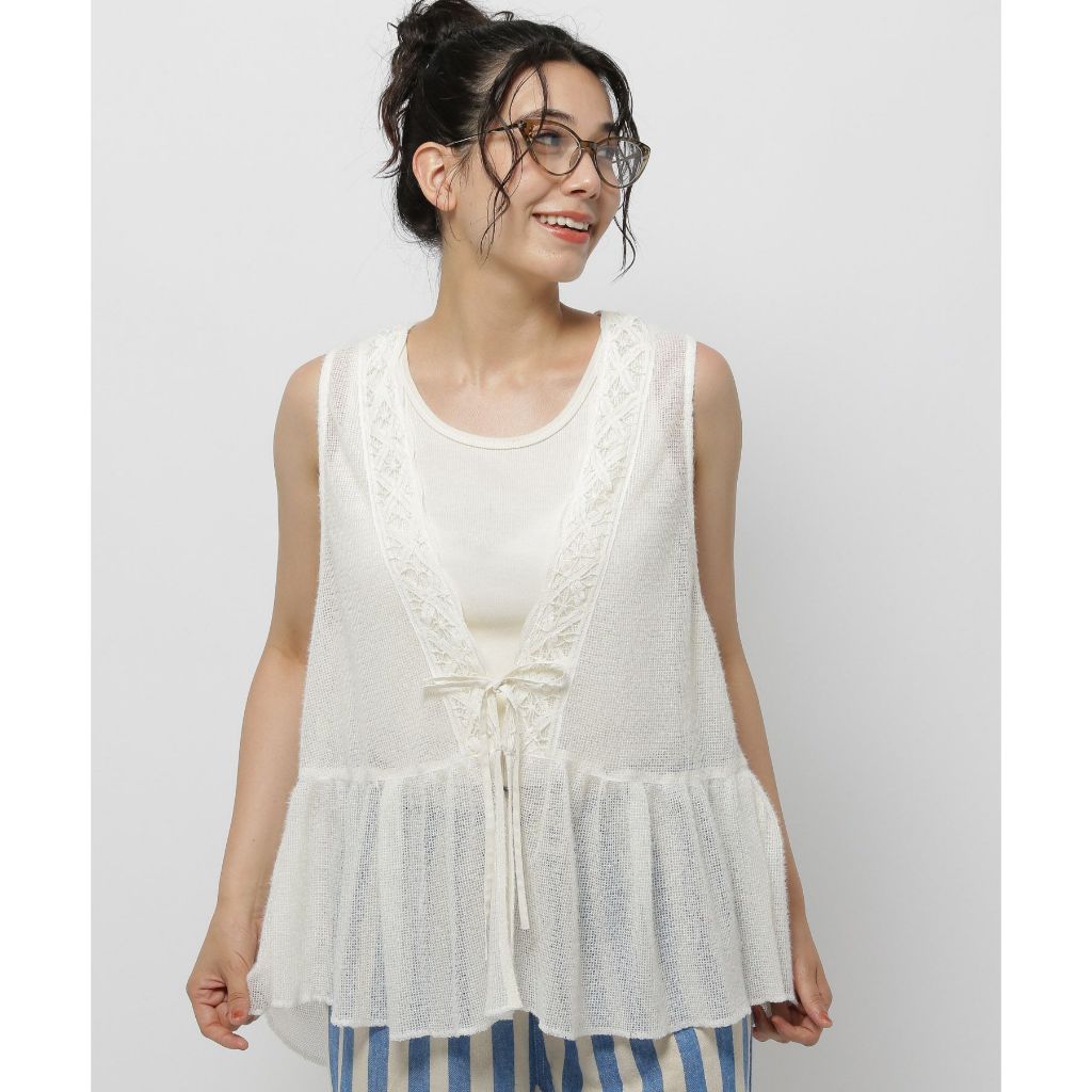 niko and ... เสื้อกั๊กเมช ลูกไม้ Moke Mesh Batten Lace Vest
