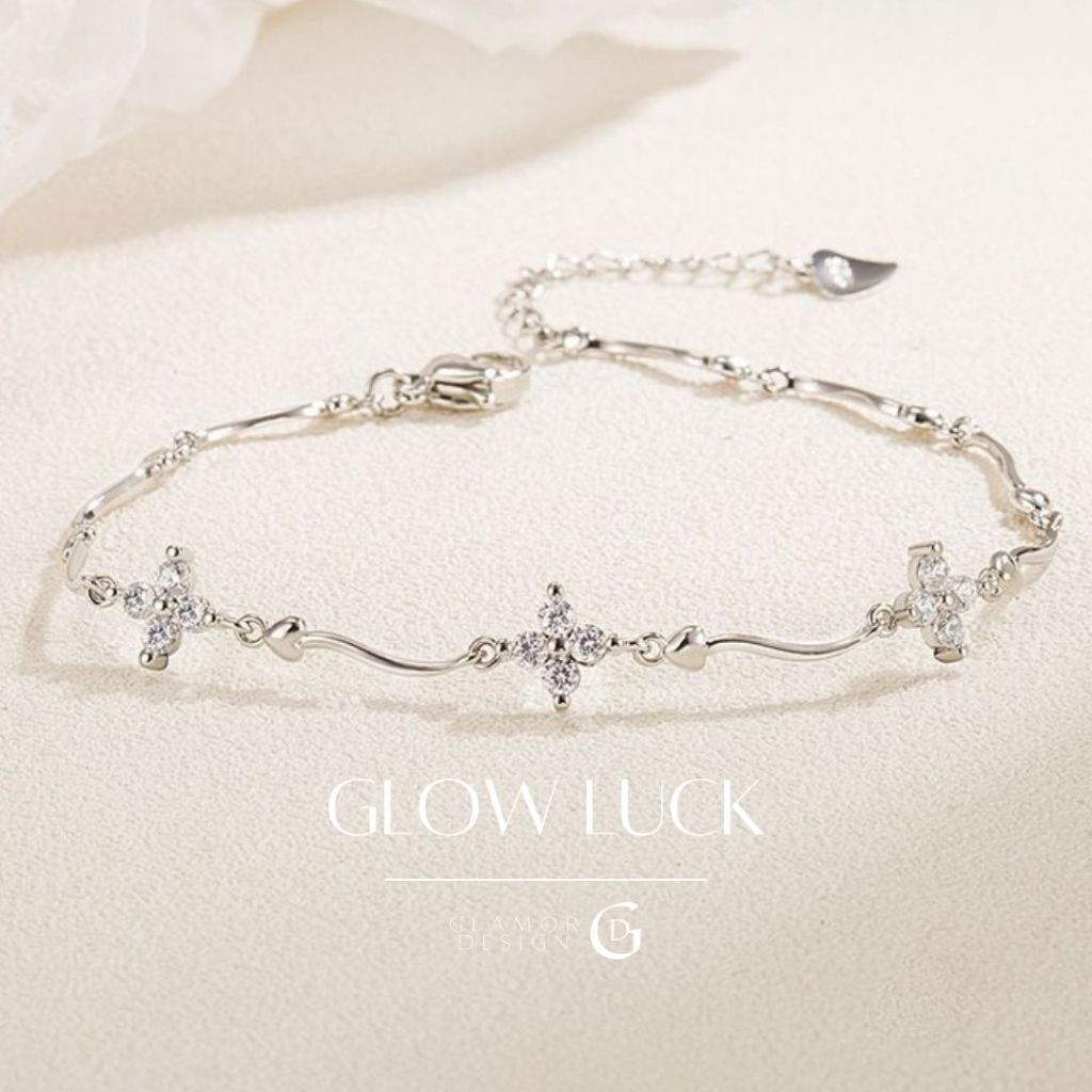 GLAMOR✨ข้อมือเงิน Glow Luck กำไลข้อมือรูปใบโคลเวอร์สี่แฉกนำโชค สร้อยข้อมือเพชร มีระดับ