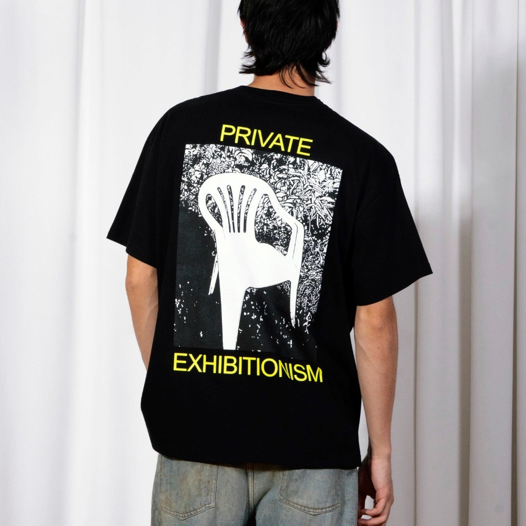 PLEASURES P25W074 EXHIBITION T-SHIRT BLACK ราคา ถูกที่สุด ดีลบีเคเค แกลเลอรีภาพที่ 3