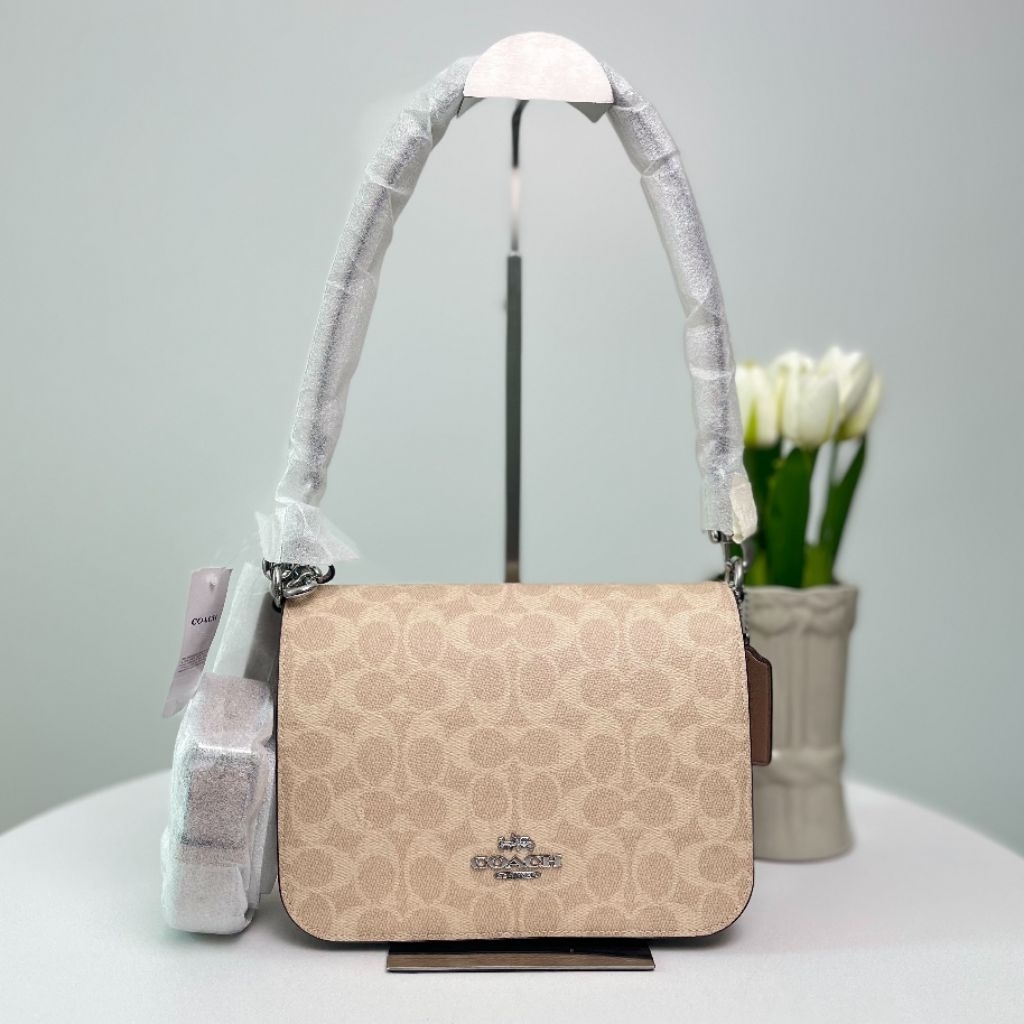 กระเป๋าสะพายข้าง Coach Quinn Bag In Signature Canvas CZ770
