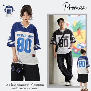 PROMAN เสื้อวินเทจอเมริกัน ฤดูร้อน ลายทางสีต่อ พิมพ์ตัวอักษร ทรงหลวม ใส่ได้ทั้งชายหญิง