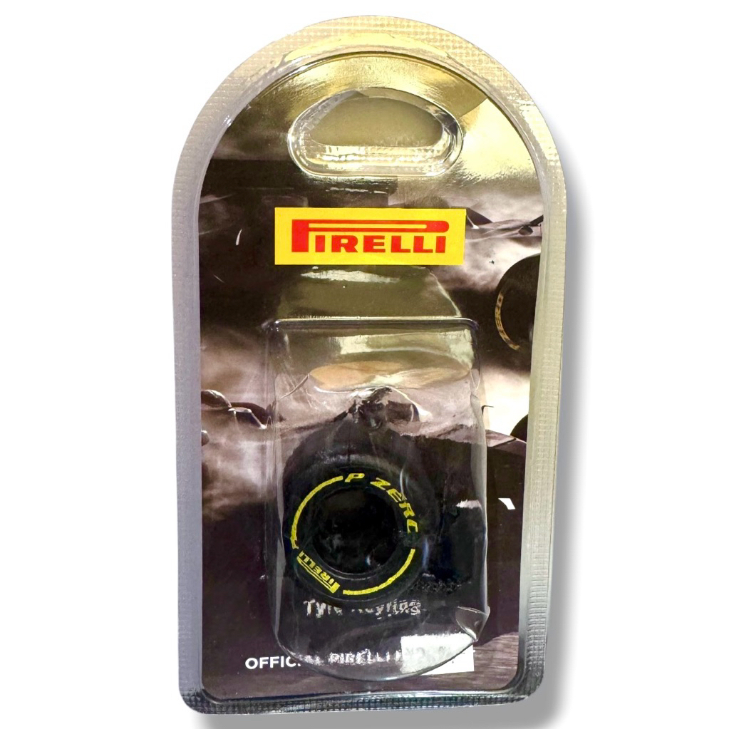 (SALE 1200 !!! ใส่ Code) พวงกุญแจยางรถ F1 ของ Pirelli แท้ (F1 Pirelli Tyre Keychain) ของใหม่ หายากมา
