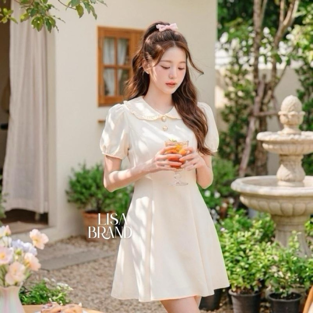 [LISA] A1350 ชุดเดรสกระโปรงคอบัวระบายแขนตุ๊กตาแต่งกระดุมดอกไม้สวยหวานลุคคุณ ใส่เที่ยว คาเฟ่ ดินเนอร์