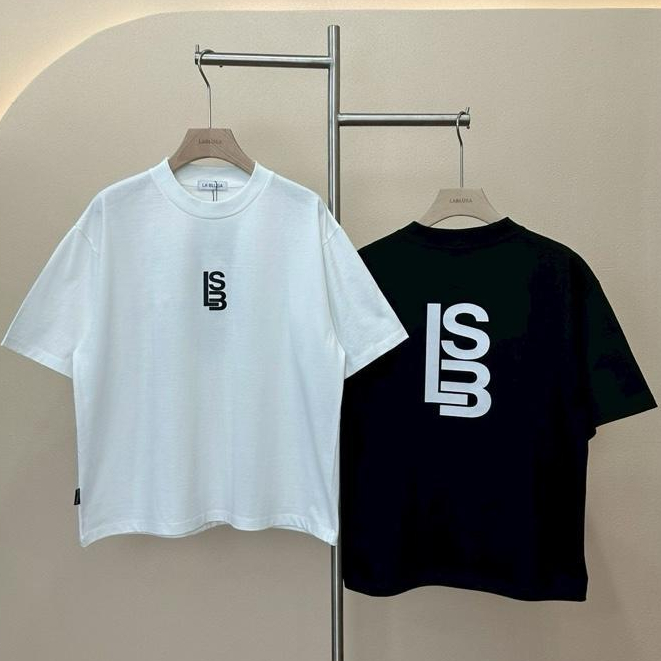 LABLUSA - LBSว216 เสื้อยืดทรง BOXY สกรีน LBS ดีไซน์เรียบง่ายผ้ายืดใส่สบาย (UNISEX)
