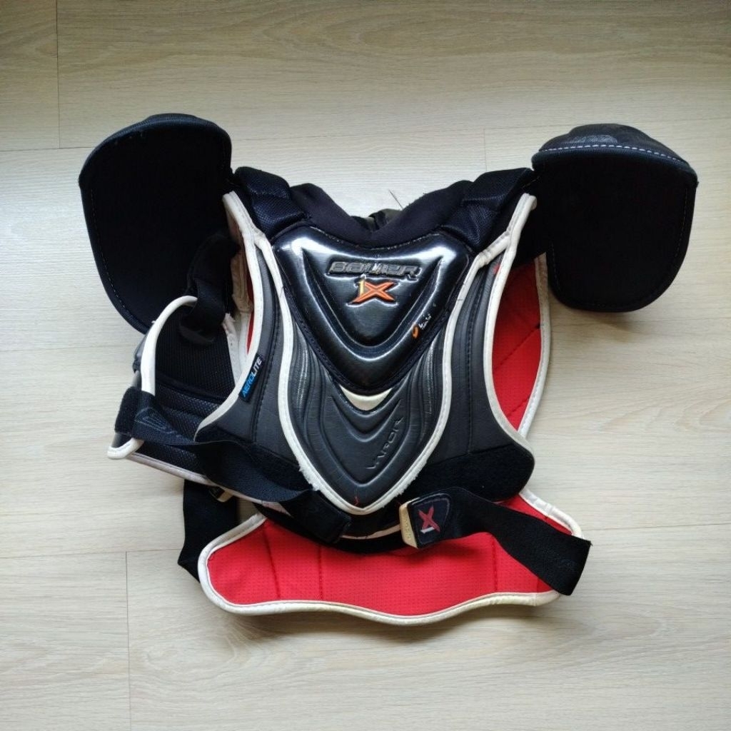 Ice Hockey shoulder pads Bauer  มือสอง