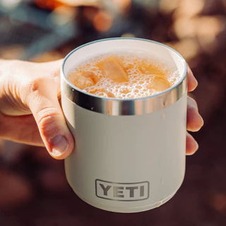 YETI แก้วเยติ ทรงโลว์บอลแบบซ้อนได้ RAMBLER 10 OZ CERAMIC LINING LOWBALL 2.0 WITH MAGSLIDER LID