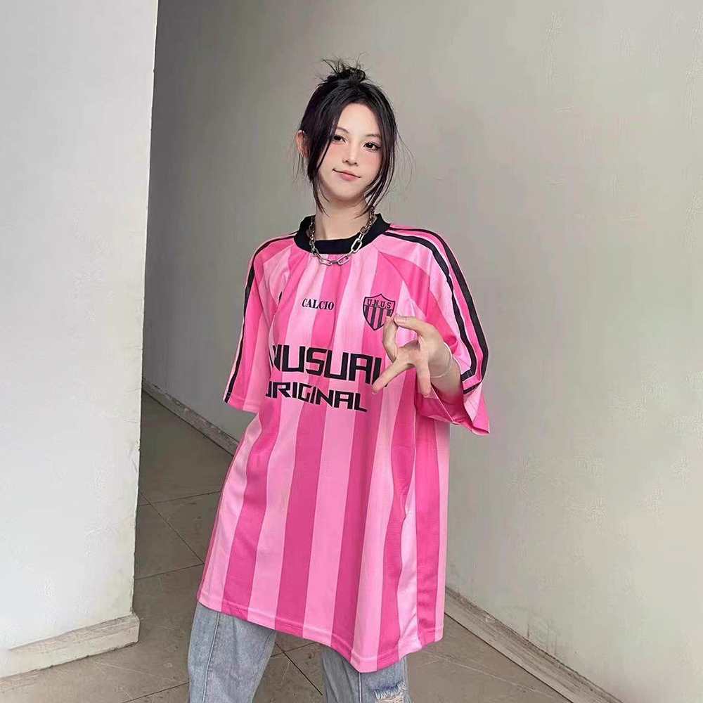 เสื้อยืดแขนสั้น เสื้อกีฬาแบบลายทาง ผ้าเรยอน ผ้าตาข่าย สไตล์อเมริกัน สตรีท ทรงหลวม ระบายอากาศได้ดี สวมใส่สบาย FZ022