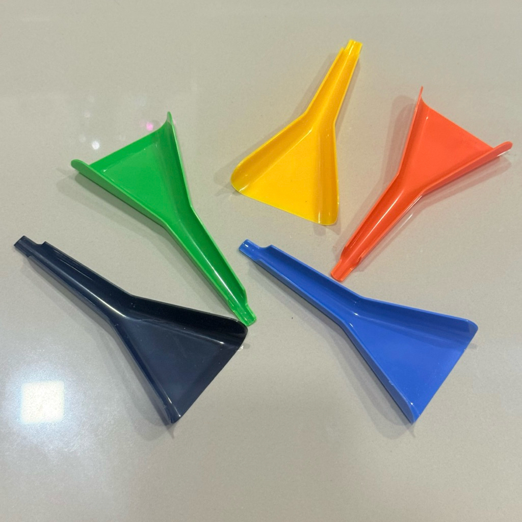 กรวยพลาสติก ขนาด 11*5cm. สามารถกรอกของเหลวหรือสิ่งต่างๆ ที่มีขนาดเป็นชิ้นส่วนเล็กๆ เพื่อความสะดวกในการใช้งาน