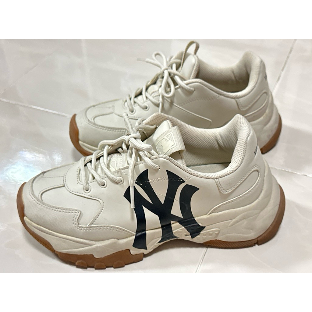 รองเท้าผ้าใบ MLB ของแท้ 👉 MLB Big Ball Chunky – New York Yankees (สี Ivory / Gum sole)