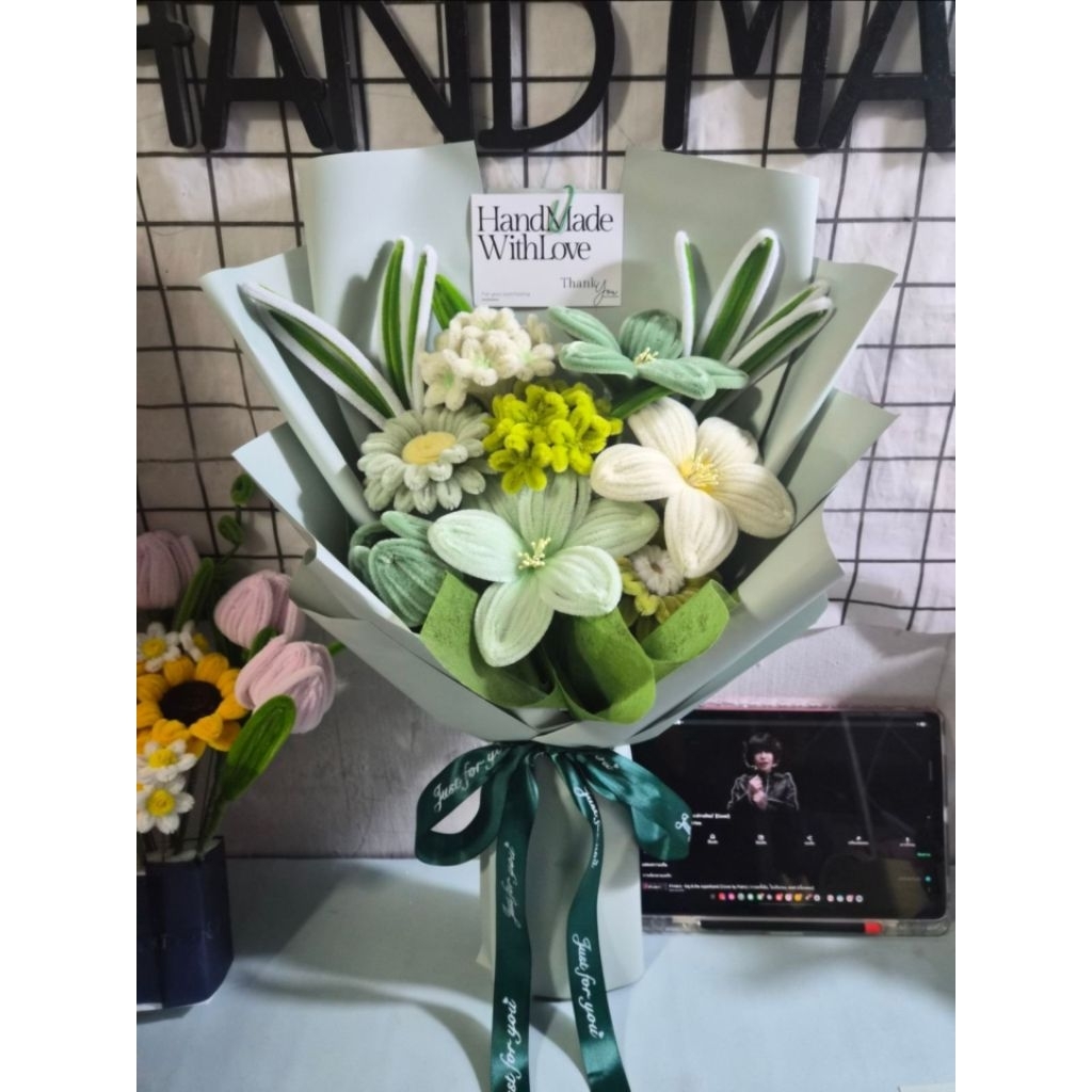 💚ช่อดอกไม้ลวดกำมะหยี่ 8 ดอก โทนเขียว💚 (ปัจฉิม,รับปริญญา,วันเกษียณ,แสดงความยินดี)