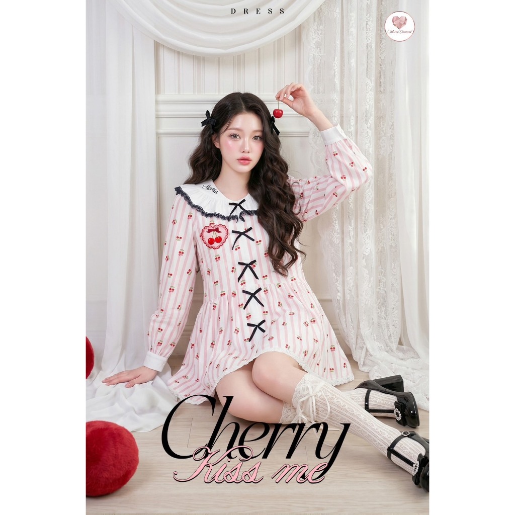 (มี3XL) Maria Diamond สีชมพู Cherry Kiss Me Dress เดรสทรงปล่อยผ้าเปเป้พิมพ์ลาย แขนยาว ปกงานปัก แต่งโว์หน้า ซิปหลัง