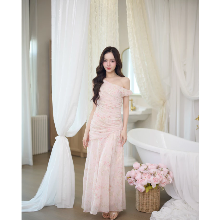 Pirunya - Long Dress 18 เดรสยาว ไหล่เดียว แขนกุด จับเดรป รูดเฉลียง กระโปรงระบาย (ผ้าพิมพ์ลาย Blush Garden)