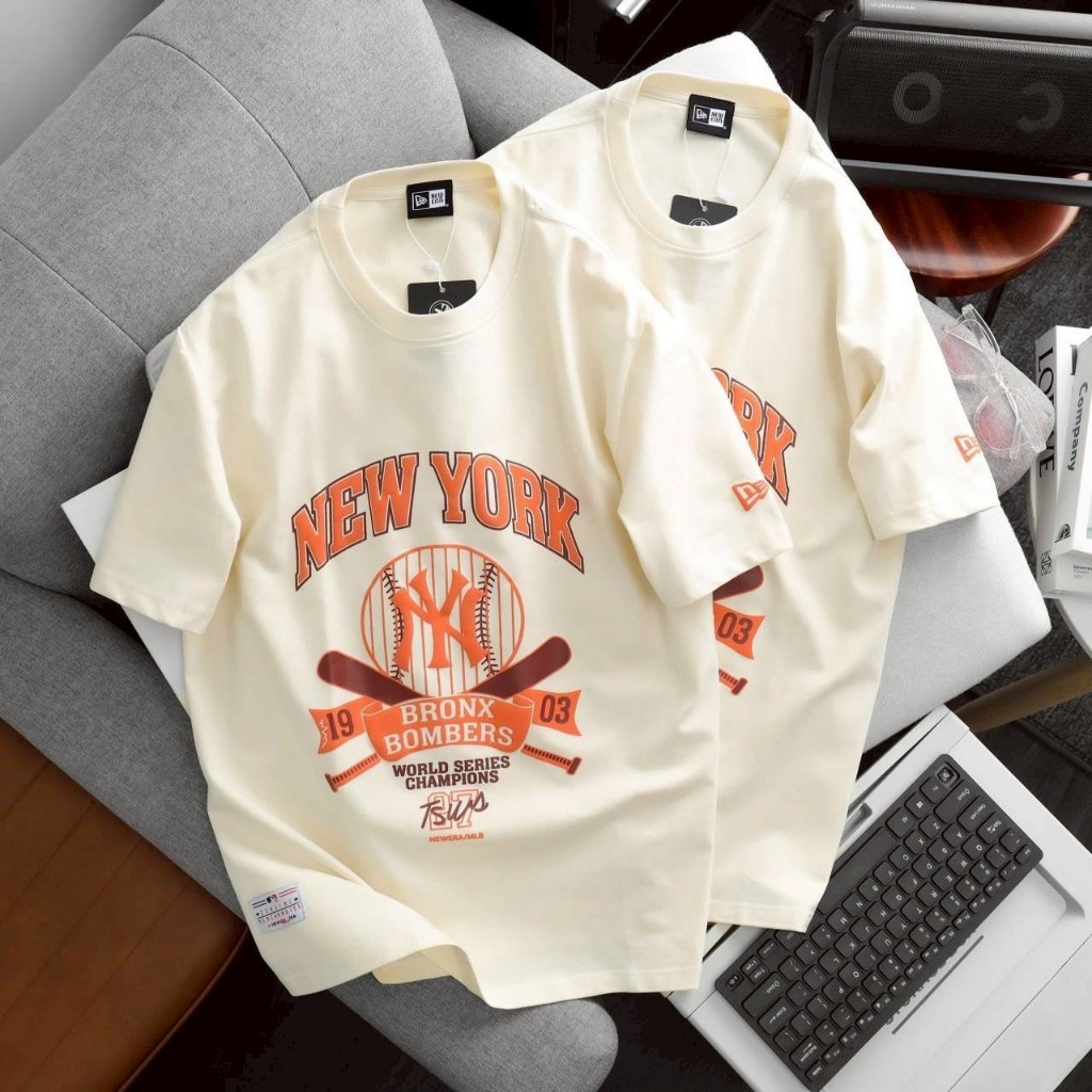 เสื้อยืด NEW ERA คอกลมแขนสั้นแต่งดีเทลเรียบๆด้านหน้าสกรีนโลโก้-NEW YORK BRONX BOMBERS 1903 เนื้อผ้า COTTON ราคา ถูกที่สุด ดีลบีเคเค แกลเลอรีภาพที่ 5