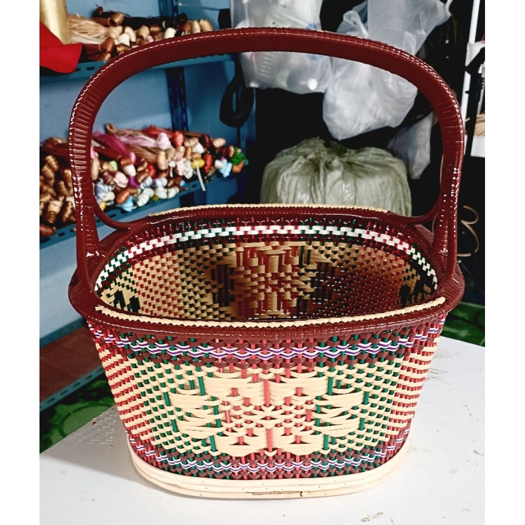 ตะกร้าหวาย ทรง4เหลี่ยม ขนาดใหญ่(L)ลายดอกไม้ โครงสีเขียวสลับสีแดง