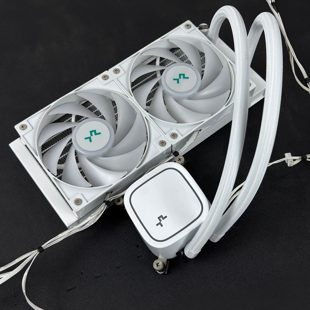 ชุดน้ำปิด Deepcool LE520 White 240mm (เฉพาะขา Intel) ประกัน 90 วัน