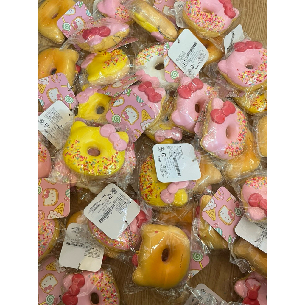 สกุชชี่ รูปโดนัทลาย Hello Kitty Sanrio ลิขสิทธิ์ญี่ปุ่นแท้นะคะ ❤️🪭🎎